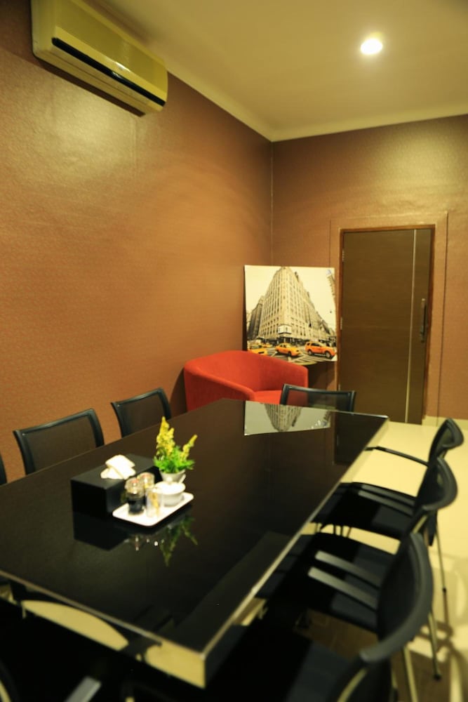 Hotel 55 55/56