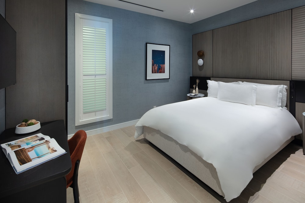 1 Bedroom, Suite, King Bed, Ocean Front, Sofa
