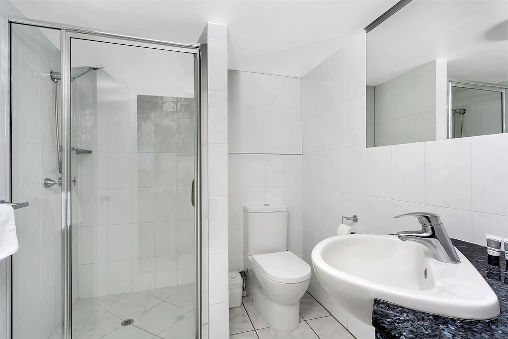 Roydon Beachfront Holiday Apartments 47/50