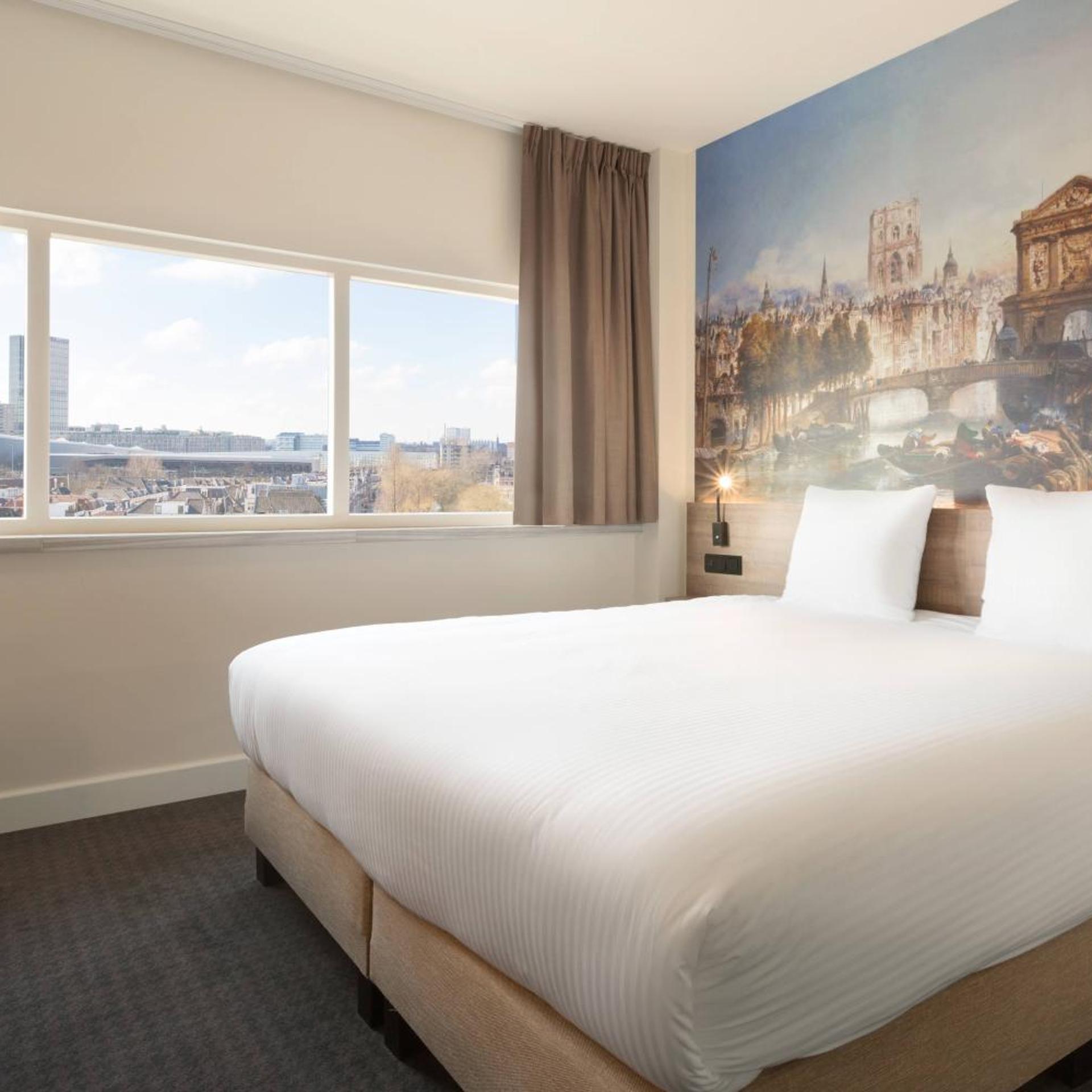 ROOM, QUEEN BED