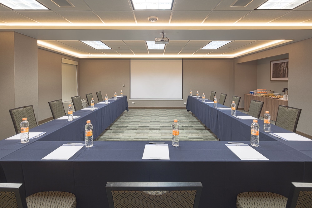 Hampton Inn by Hilton Monterrey Galerias Obispado 54/72