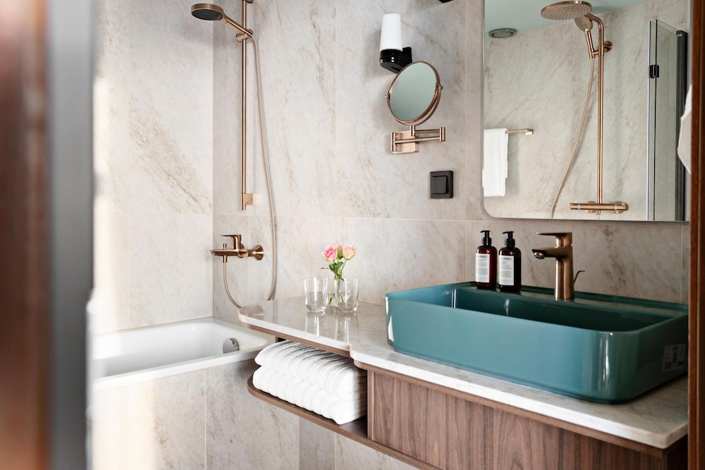 Willow, WorldHotels Crafted 47/48