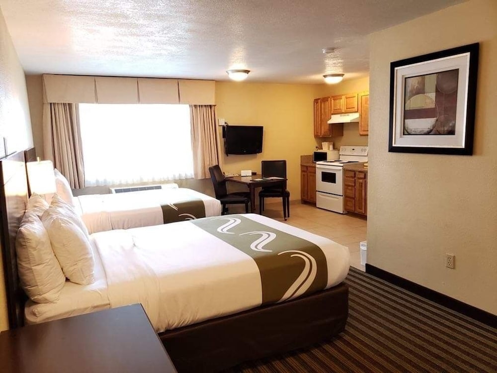 Efficiency, 2 Queen Beds, Accessible