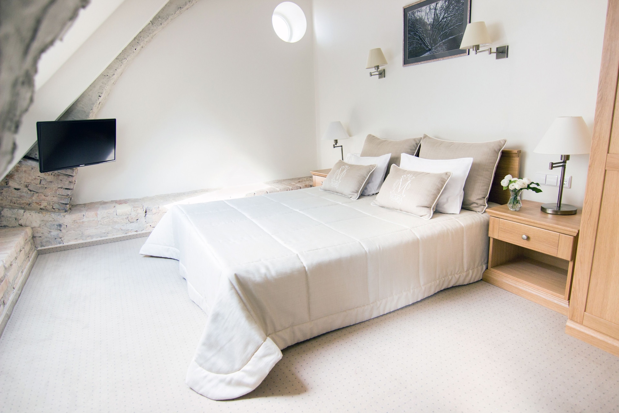 SUPERIOR, DOUBLE OR TWIN BED
