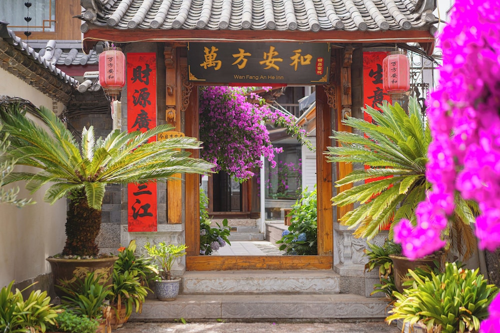 Lijiang Naxi Hereditary Courtyard 2/49