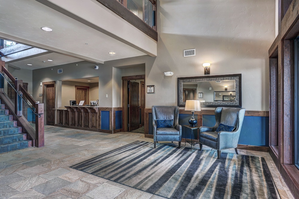 Crystal Peak Lodge 4/74