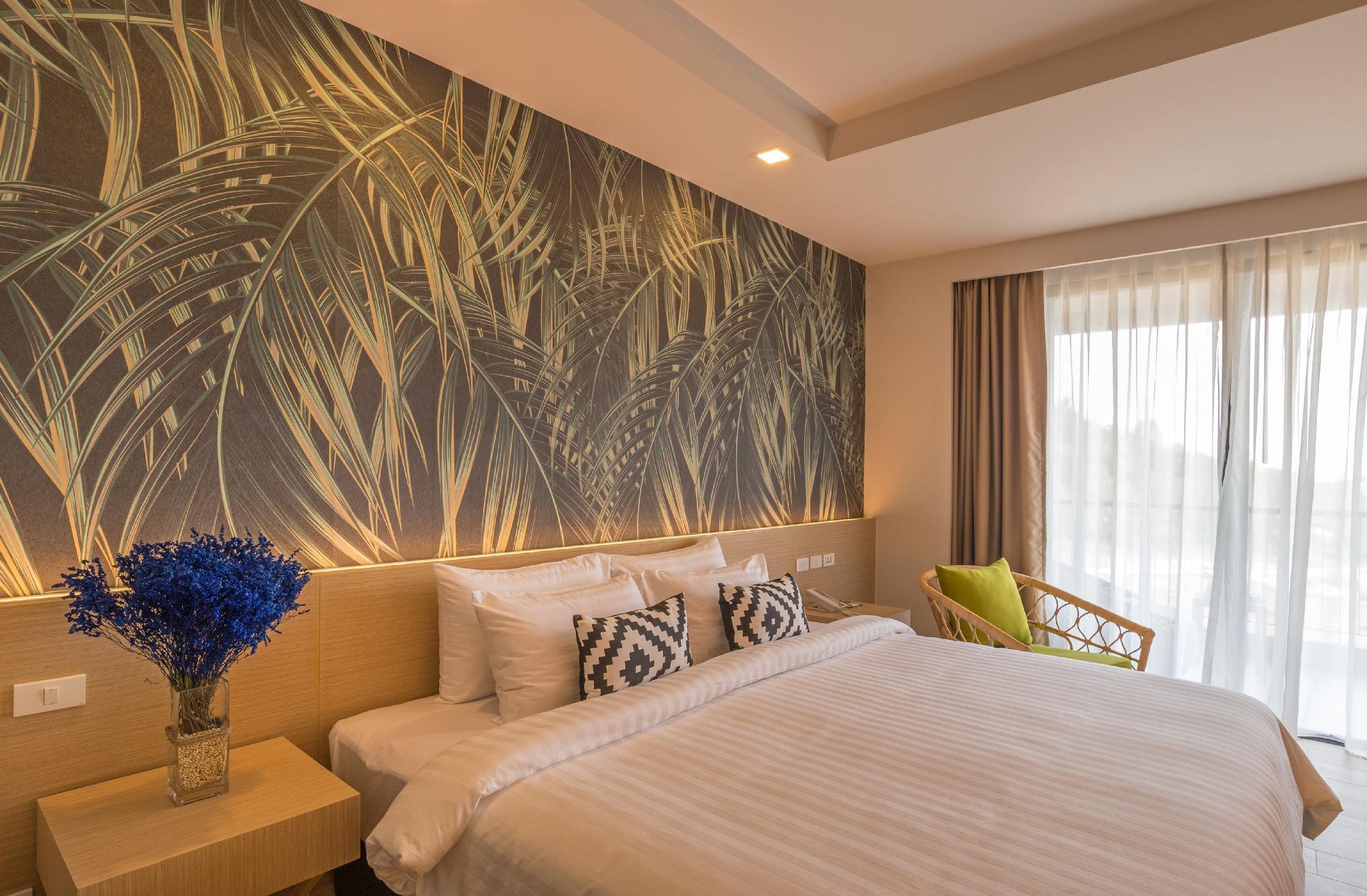 Deluxe, Double Bed, Cliff View