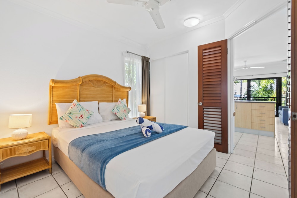 Trinity Beach Club Holiday Apartments 8/27