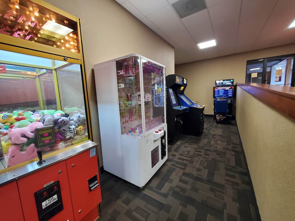 AmericInn by Wyndham Watertown 46/50