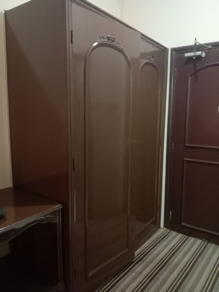 Al Commodore Hotel 18/40