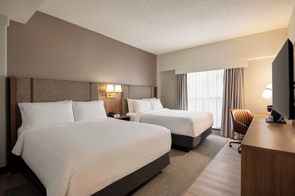 غرفة عائلية بسريرين كوين، HOLIDAY INN HOTEL AND SUITES VANCOUVER DOWNTOWN 3/9