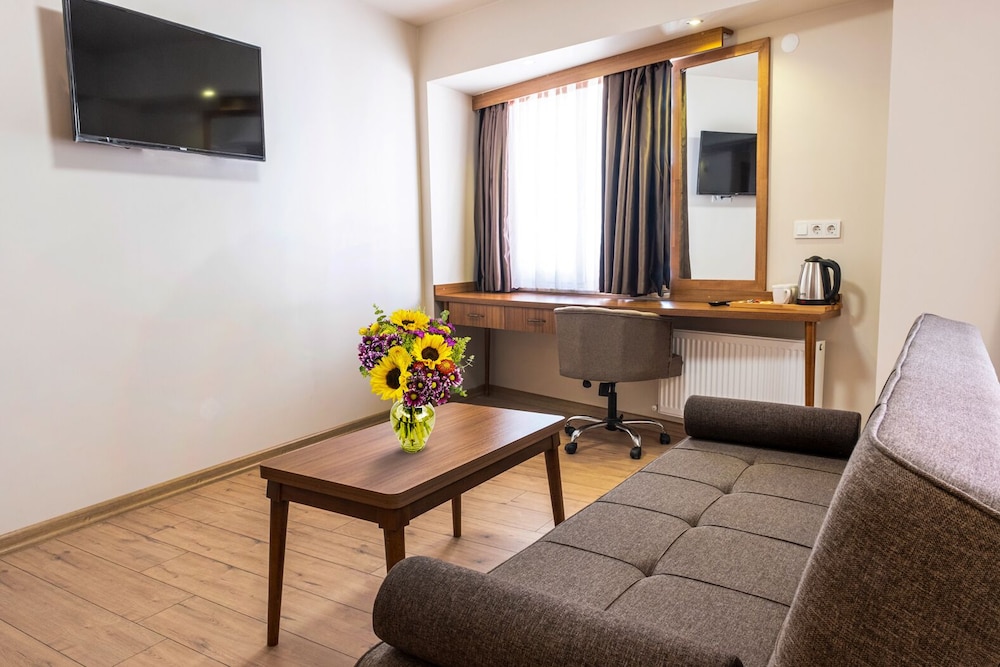 Madeen City Hotel 10/14
