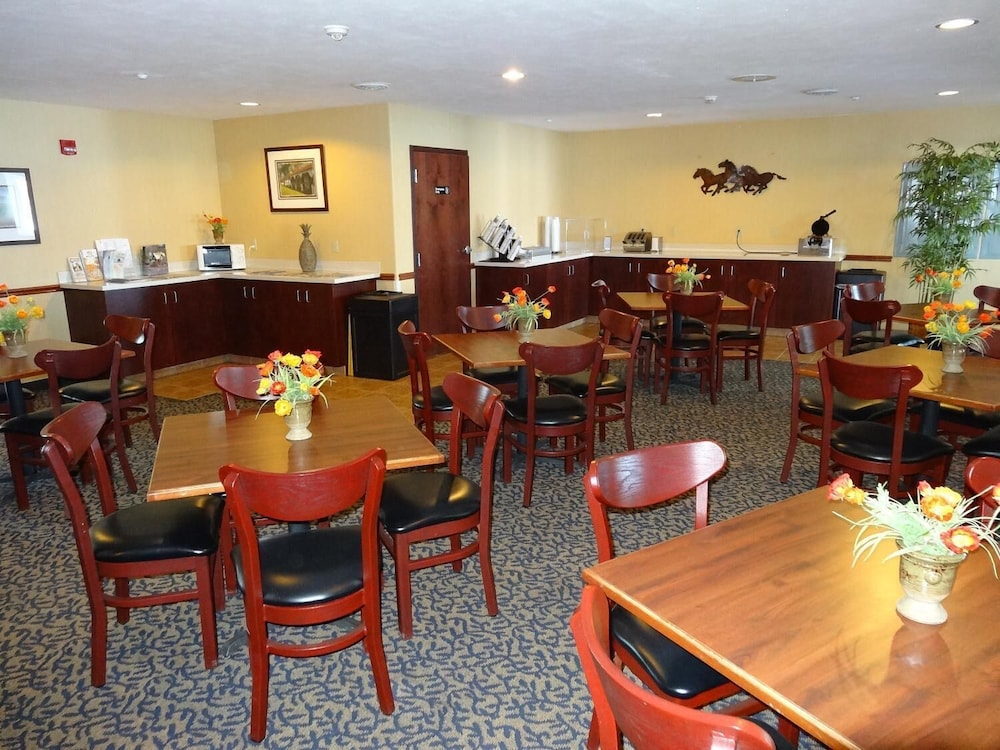 Fairgrounds Inn 36/42