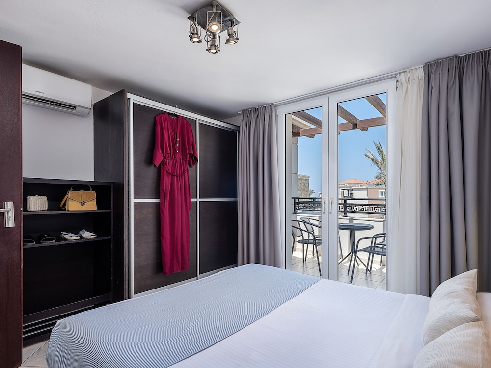 1 Bedroom, Apartment, Queen Bed, Inland View, Sofa