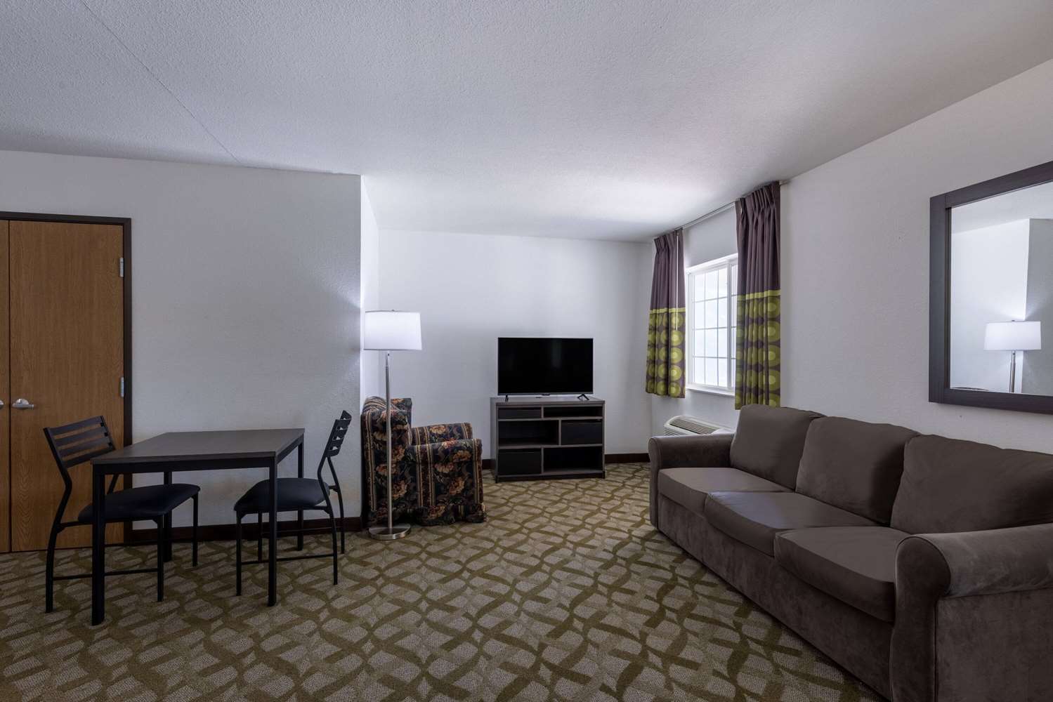 Super 8 by Wyndham De Soto 25/42