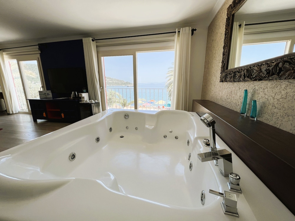 Casa dell Arte Hotel of Arts and Leisure 55/55