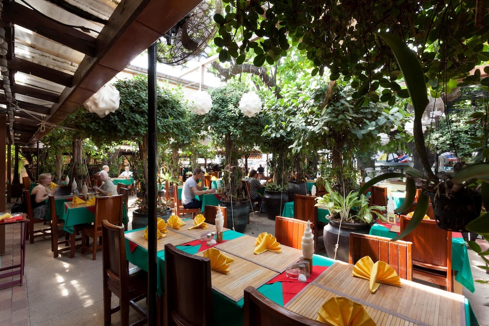 Tropica Bungalow Hotel 43/69
