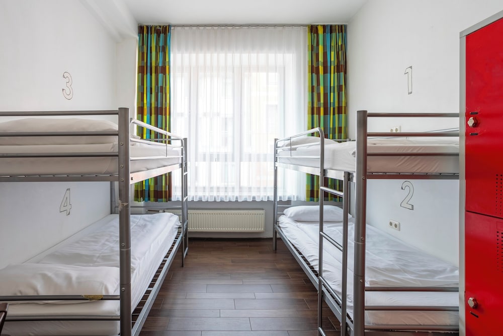 MIXED DORM, 4 BEDS, ADULT ONLY