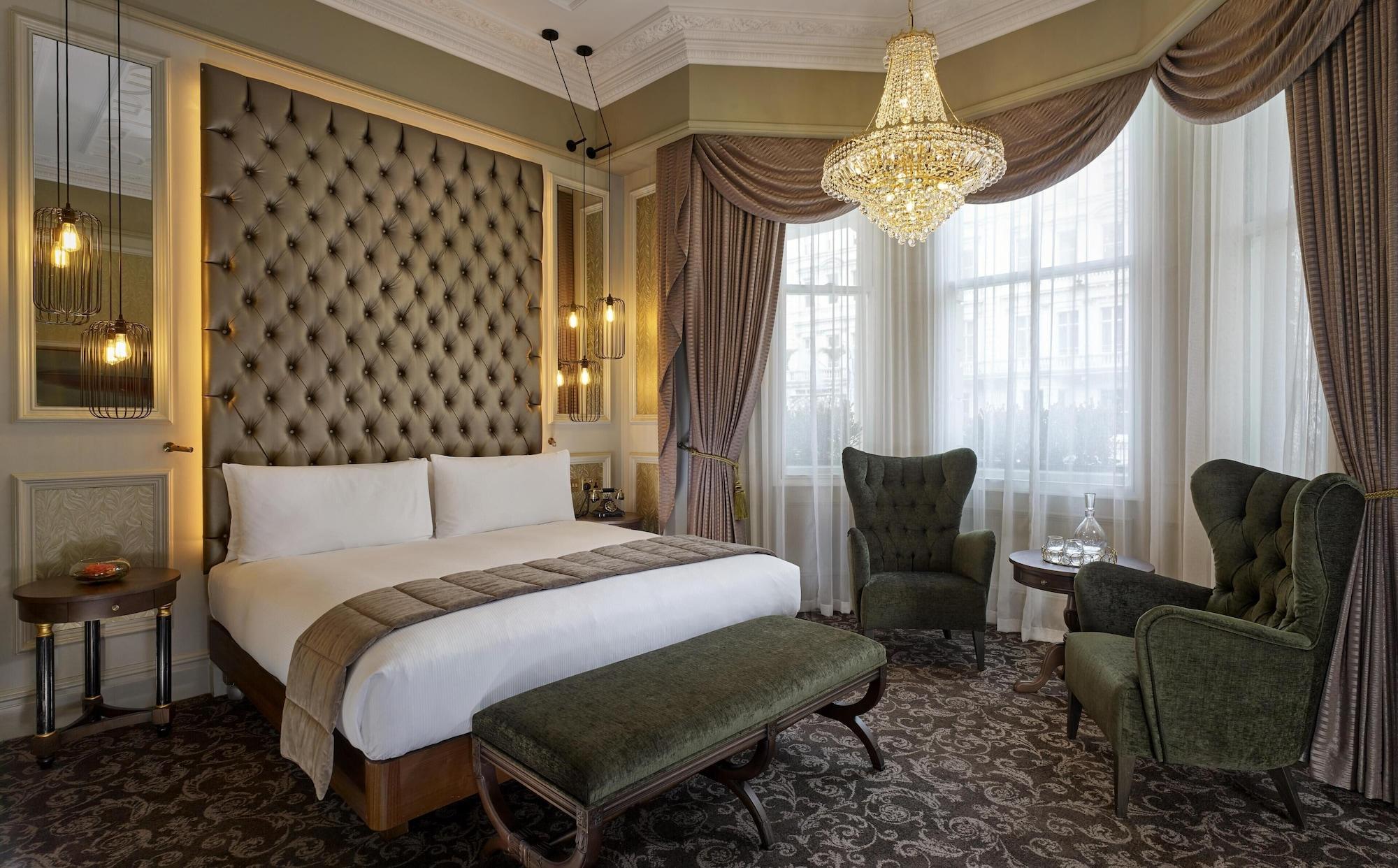 Gate, Suite, Queen Bed