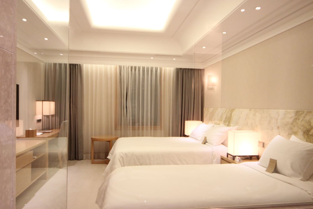 Pine Grove Hotel 28/57
