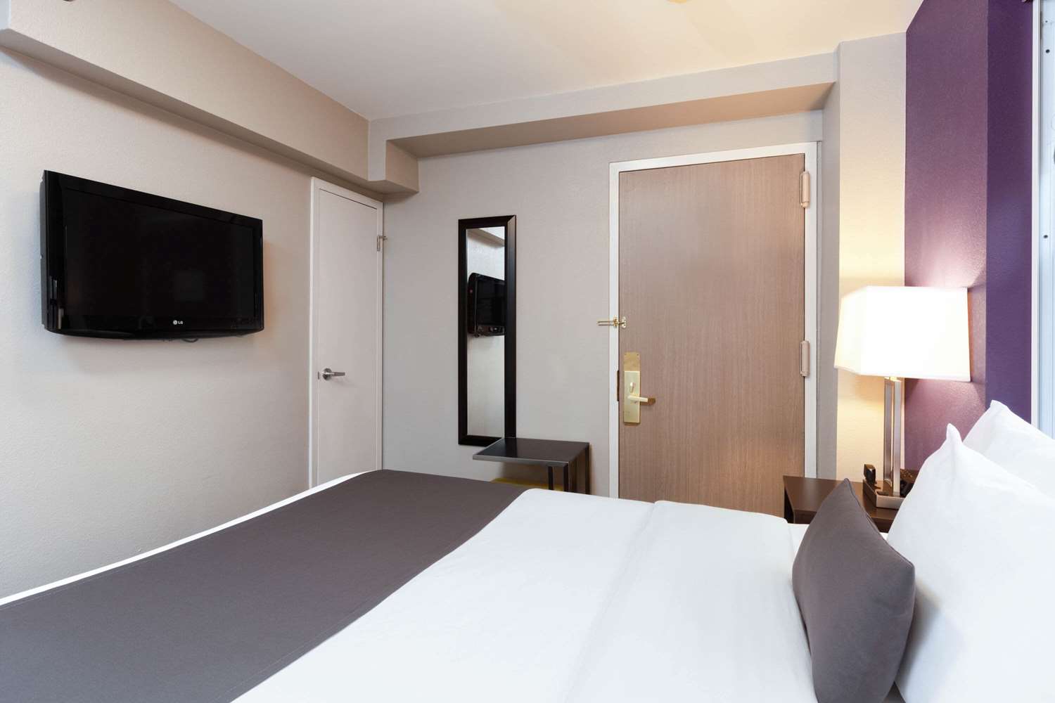 La Quinta Inn & Suites by Wyndham New York City Central Park 9/61