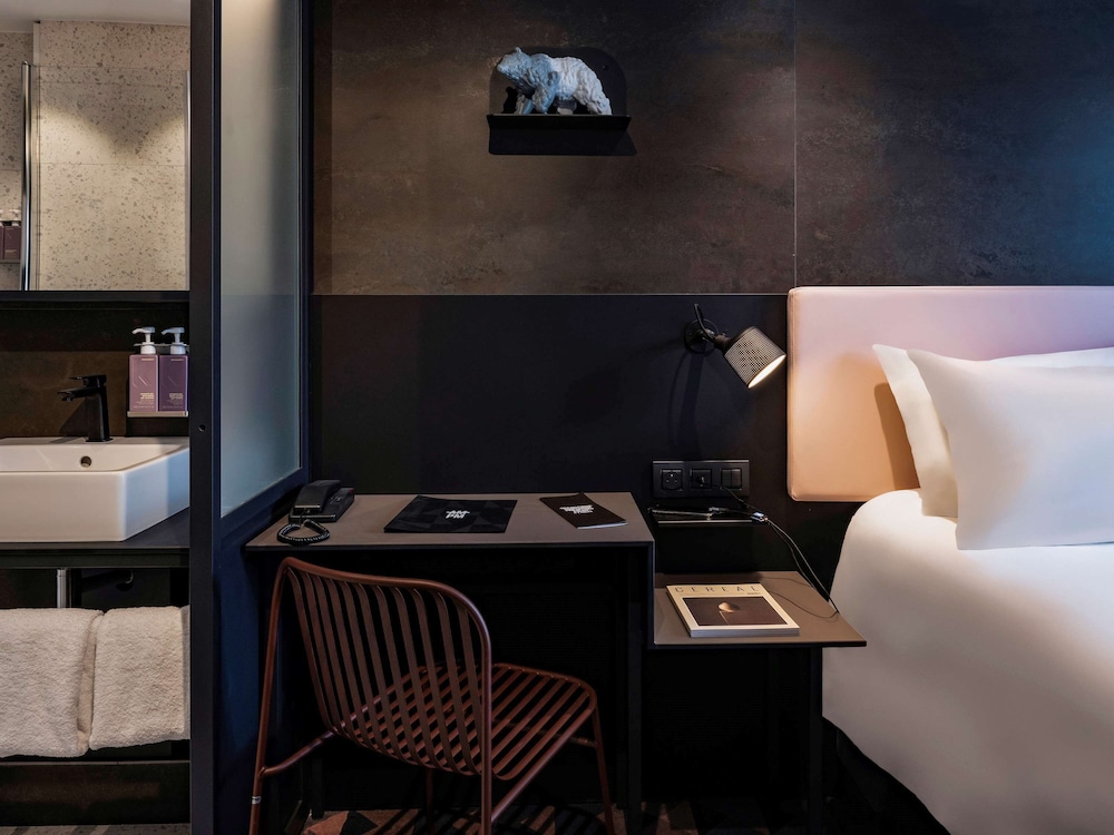 Tribe Paris Batignolles 54/67