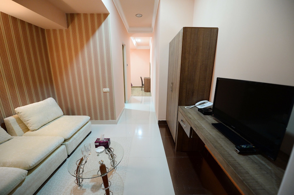 YEREVAN DELUXE HOTEL 41/61