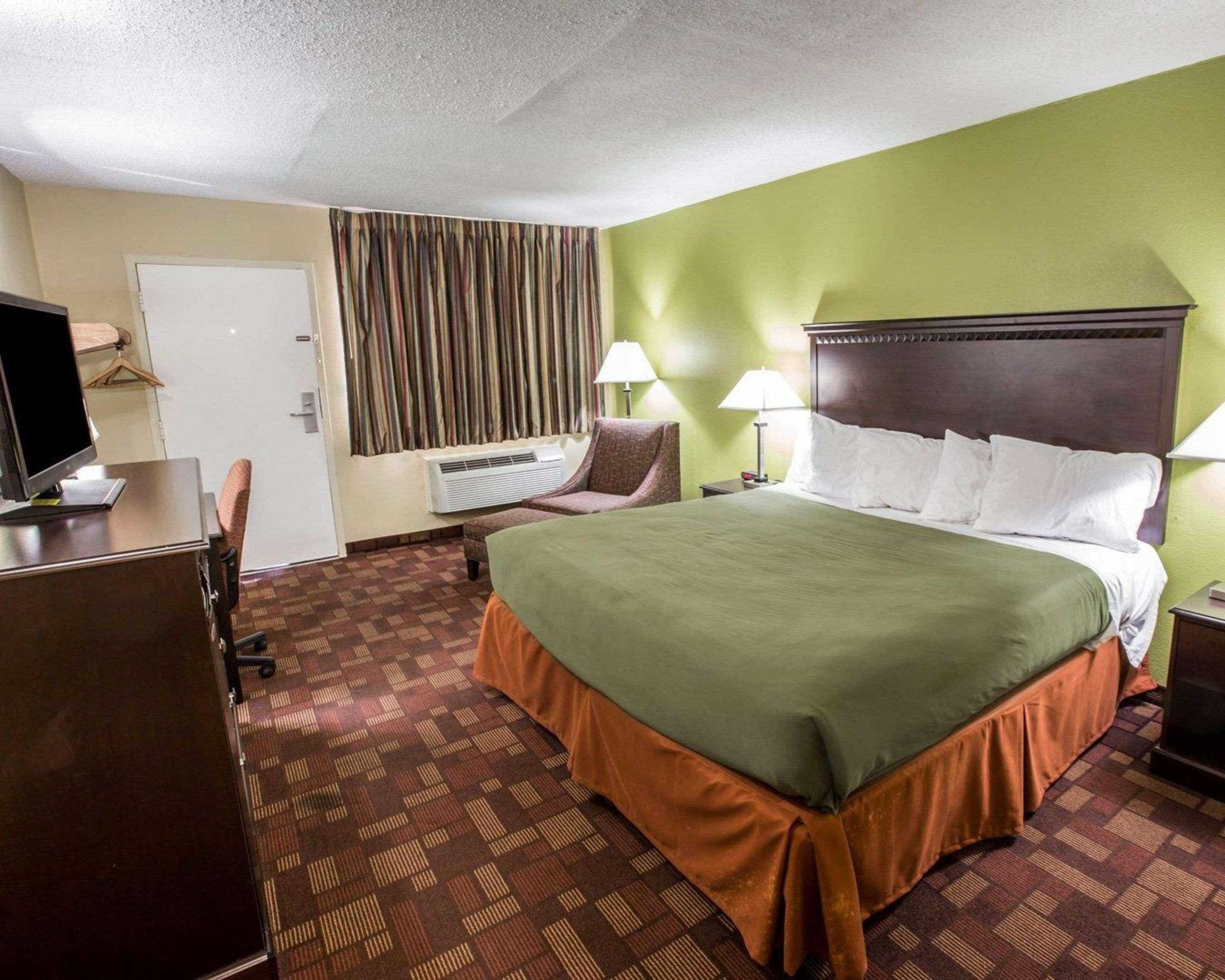 ROOM, KING BED, ACCESSIBLE