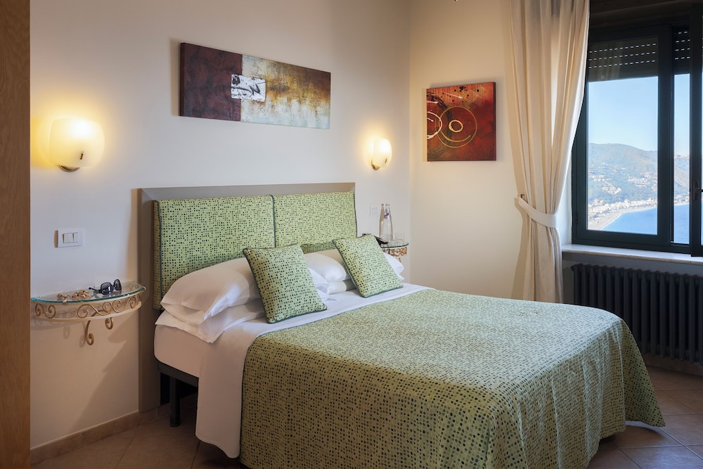 غرفة قياسية بسرير كوين بإطلالة على البحر، Hotel La Pensione Svizzera 3/10