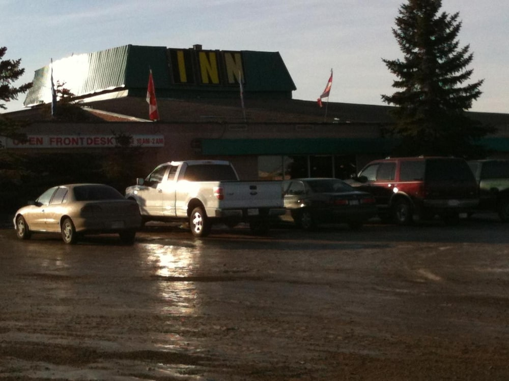 Vegreville Garden Inn 46/48