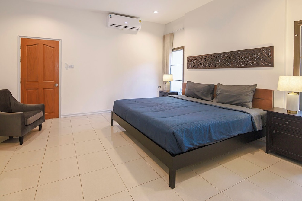 6 BEDROOMS, LUXURY, VILLA, POOL VIEW