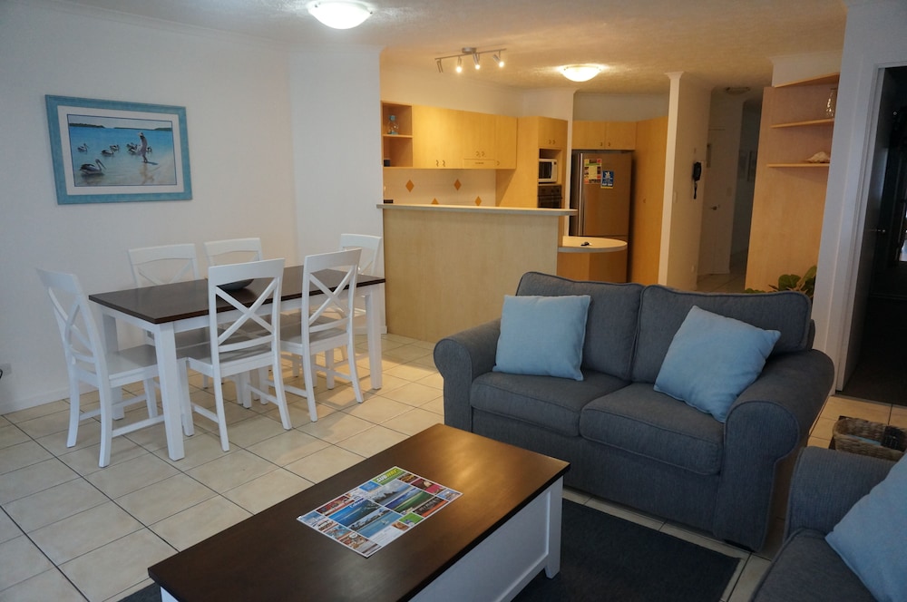 MOORINGS BEACH RESORT 41/77