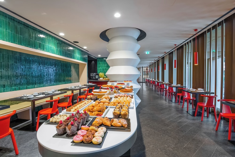 restaurant cafeteria