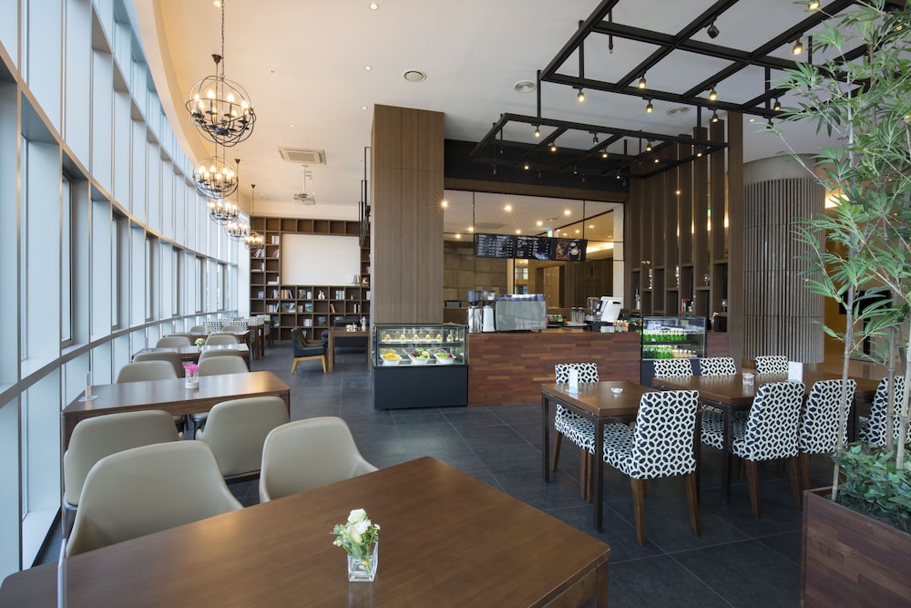 Isquare Hotel 42/50