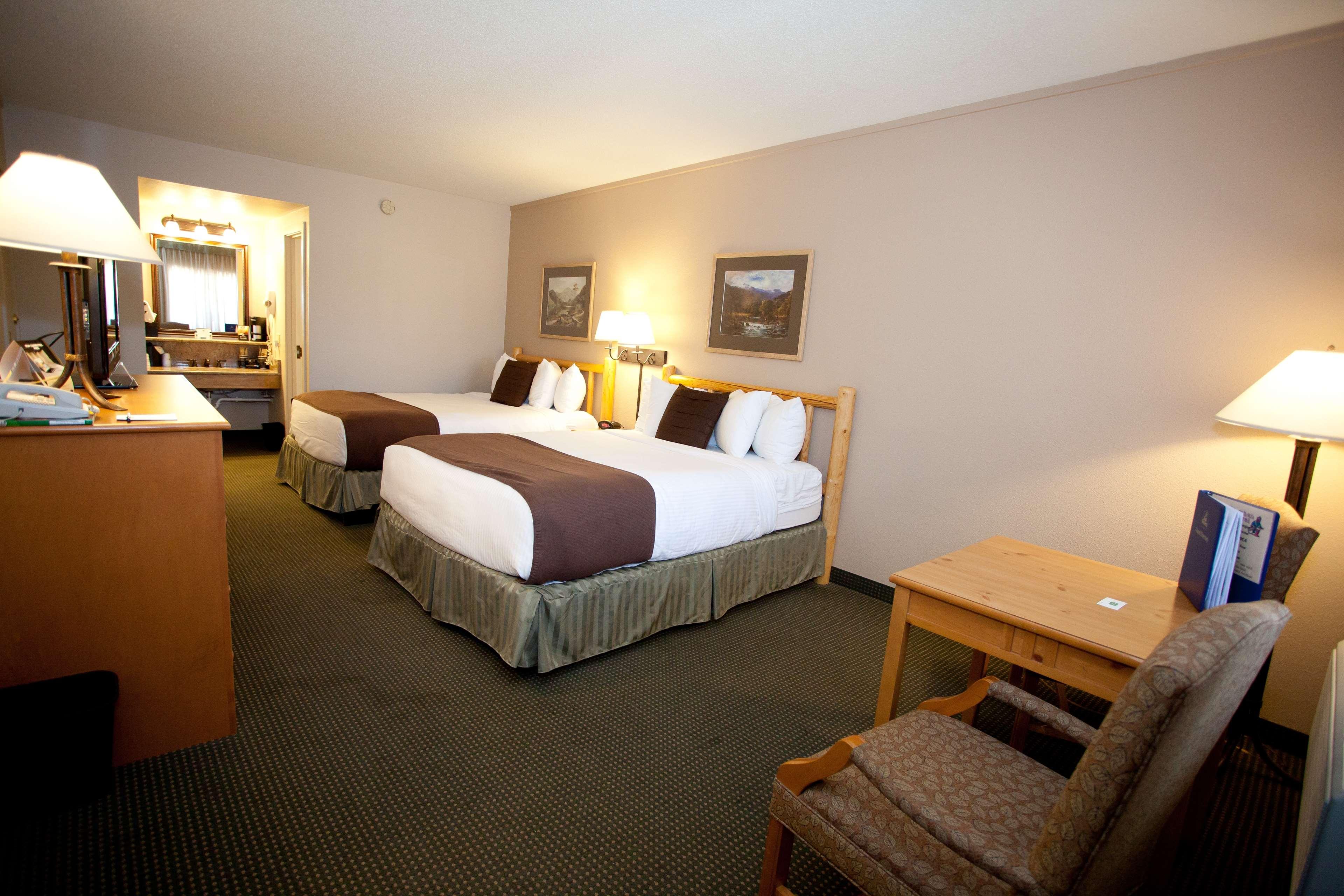 Room, 2 Queen Beds, Pet Friendly, Best Western Sheridan Center 5/9