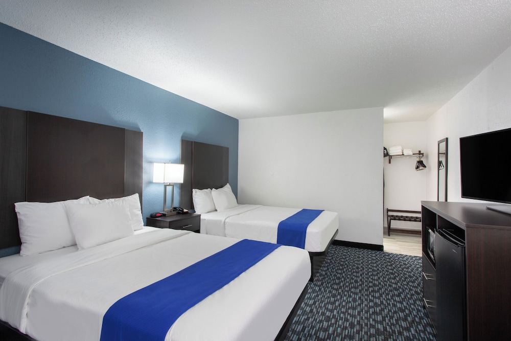 Clarion Pointe Charlotte 16/57