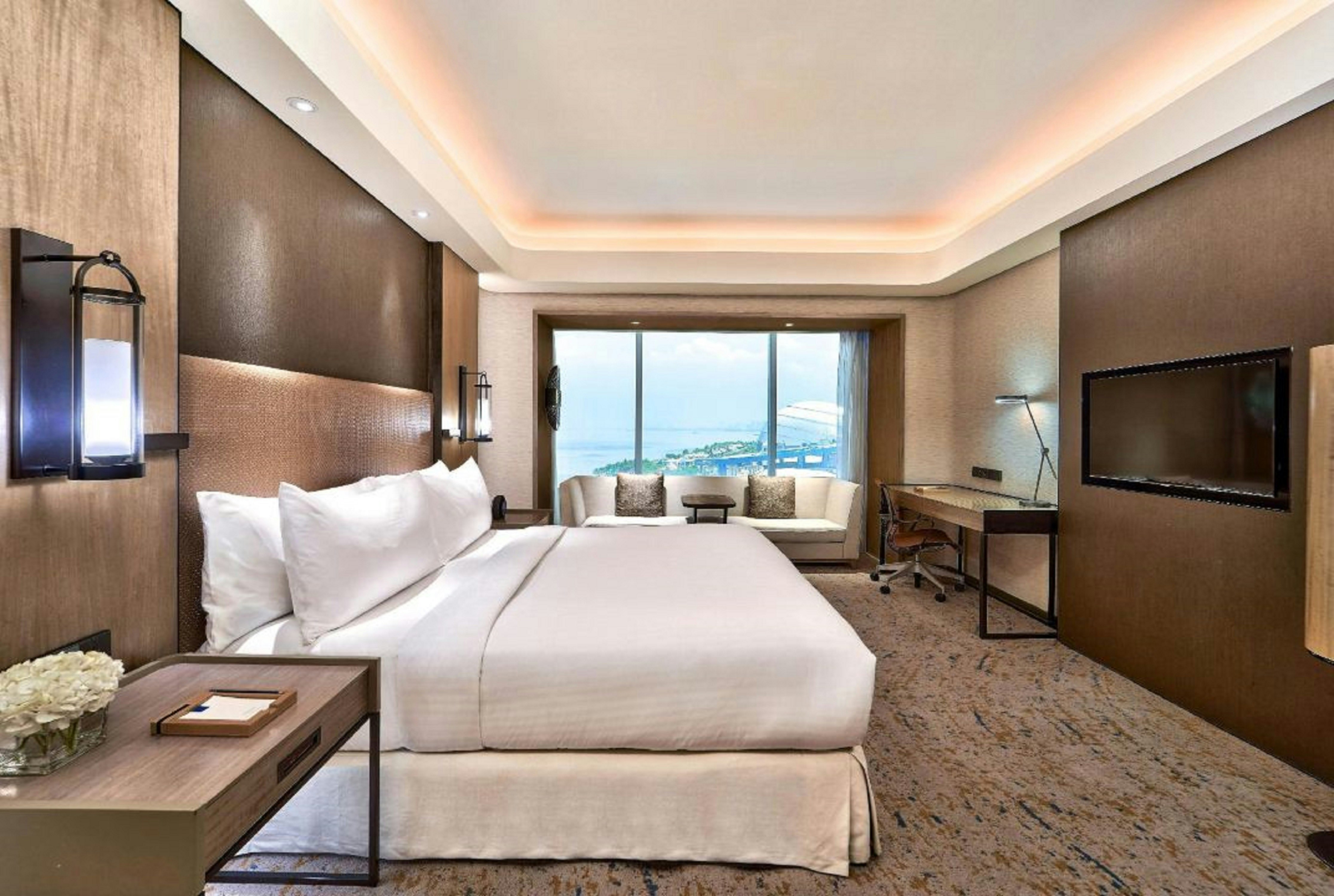 DELUXE, KING BED, BAY VIEW