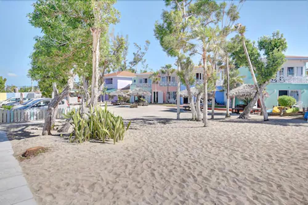 Coral Harbour Beach House And Villas 37/50