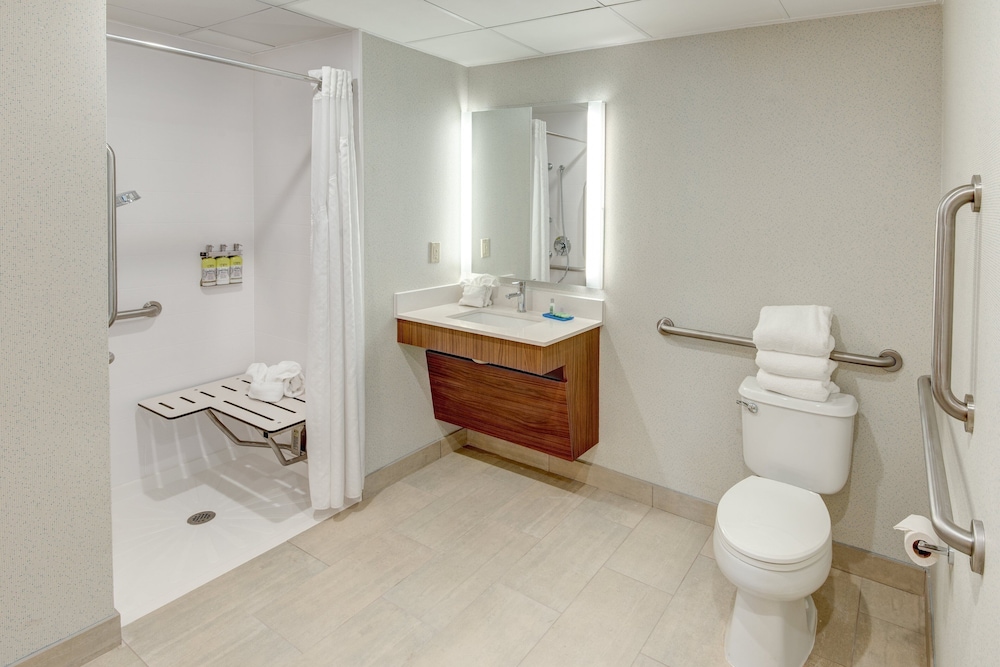 Holiday Inn Express & Suites West Long Branch - Eatontown 28/74