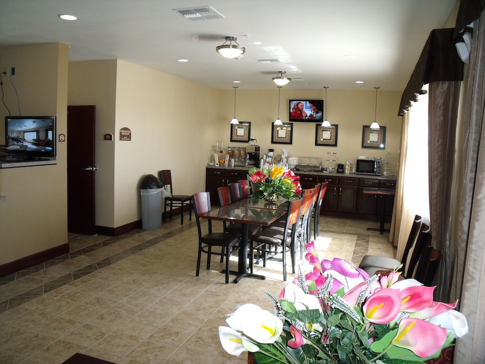 Irish Inn And Suites 27/35