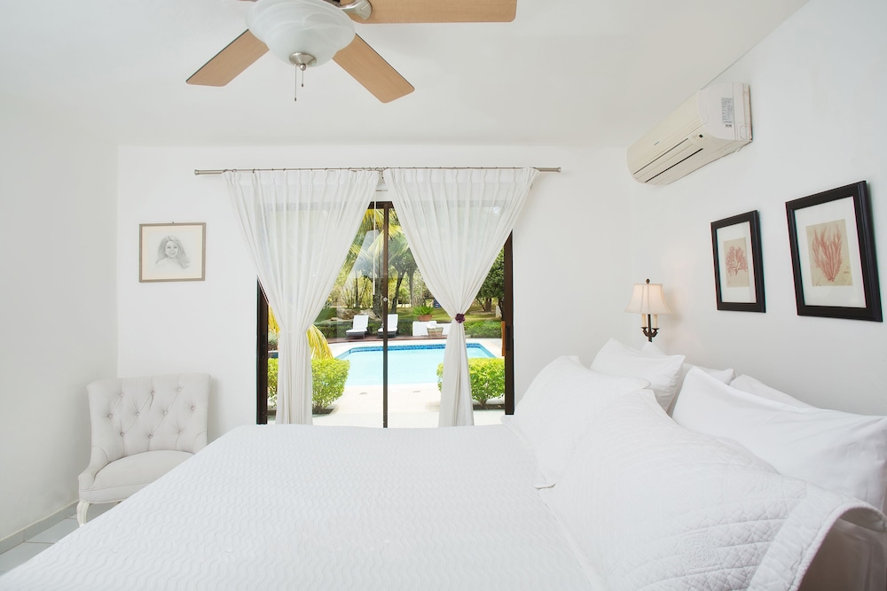 4 Bedrooms, Garden Villa, 1 King and 2 Double Beds
