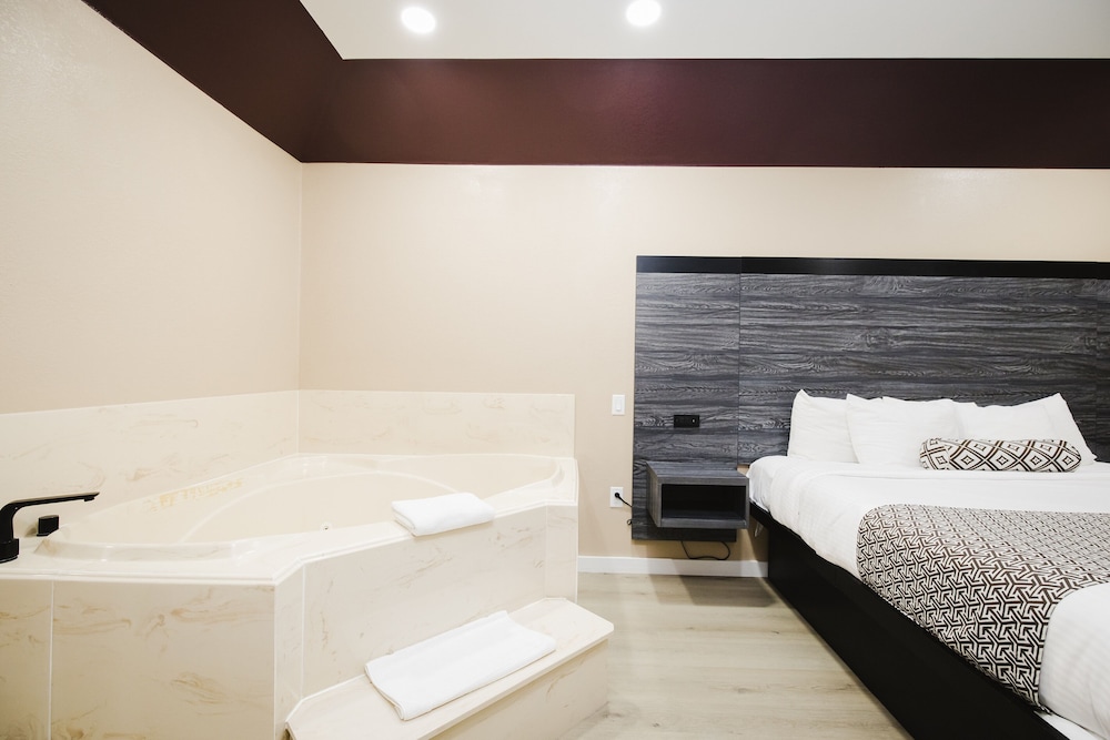 Sapphire Inn Suites 35/58