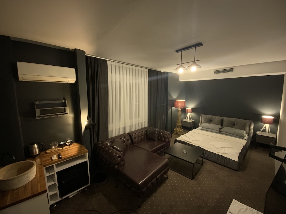 Eva Otel 37/50