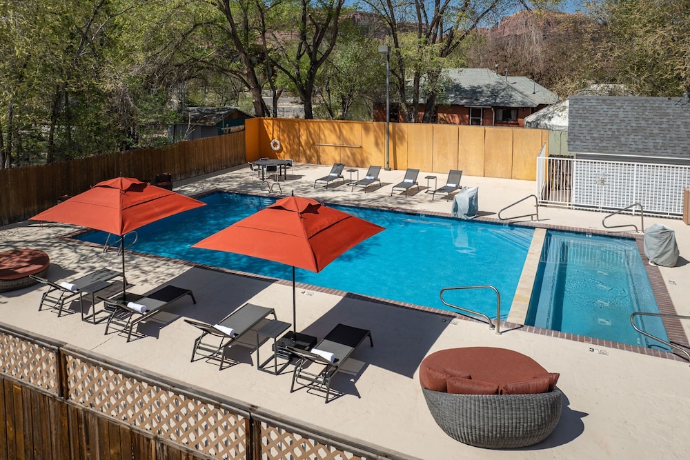 RIVER CANYON LODGE 30/57