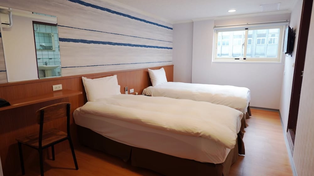 BUSINESS, TWIN BEDS