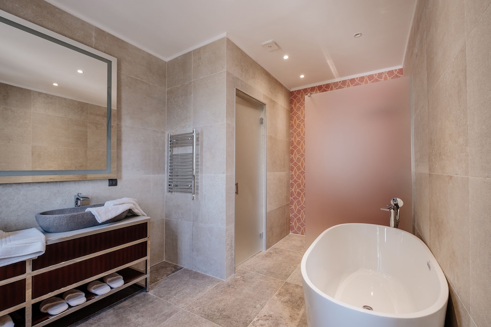 Ananti Resort, Residences and Beach Club 48/49
