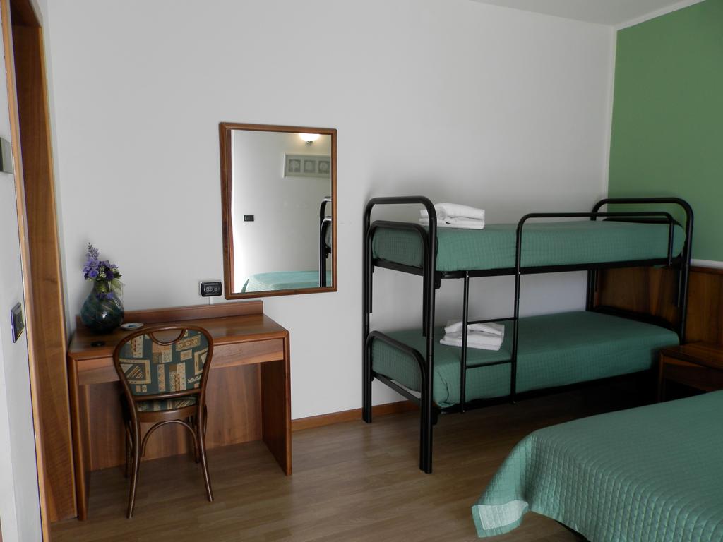 Hotel Continental Lovere 26/32