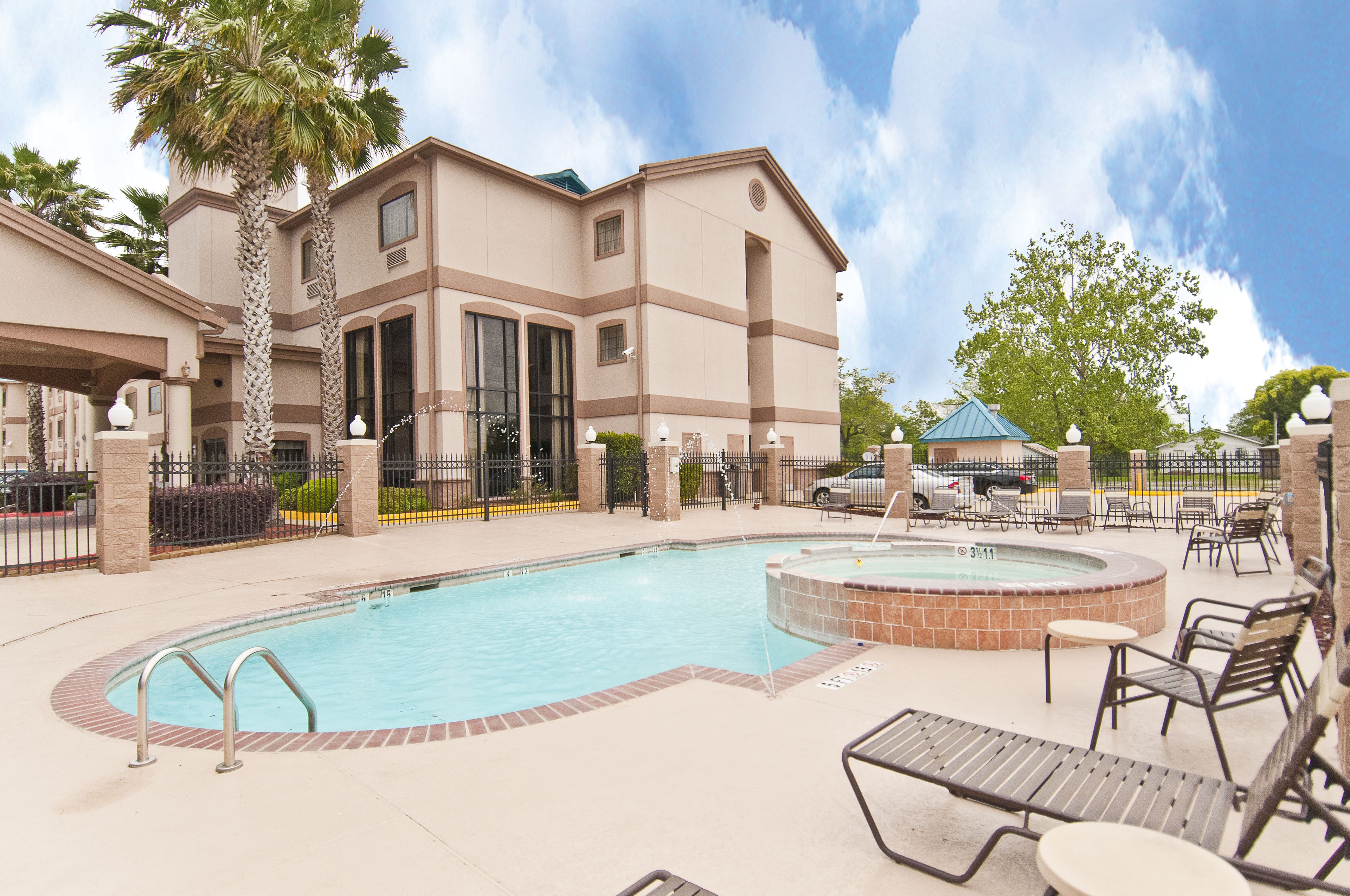 Holiday Inn Express Hotel And Suites Lake Charles 58/58