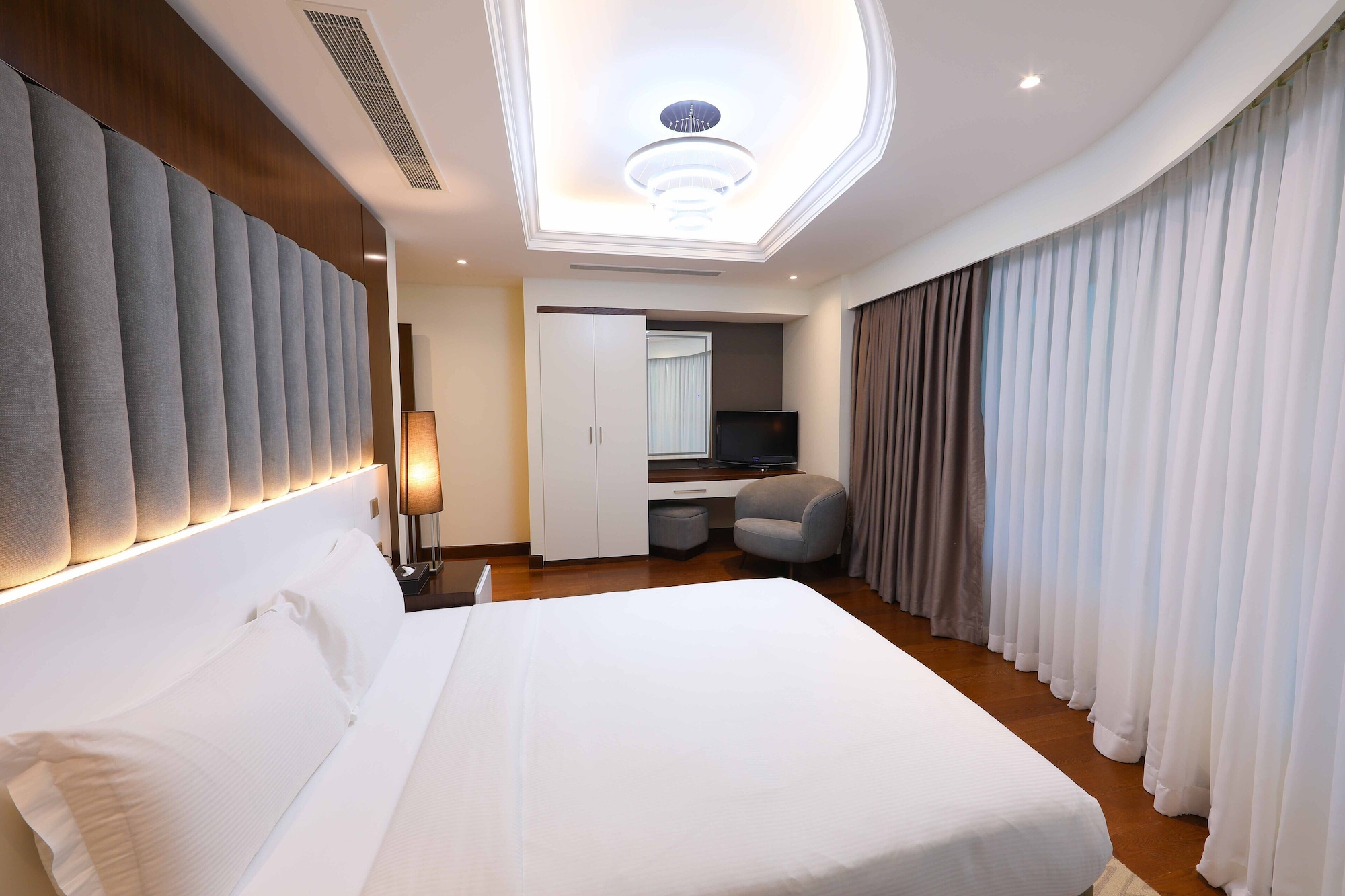 4 BEDROOM APARTMENT