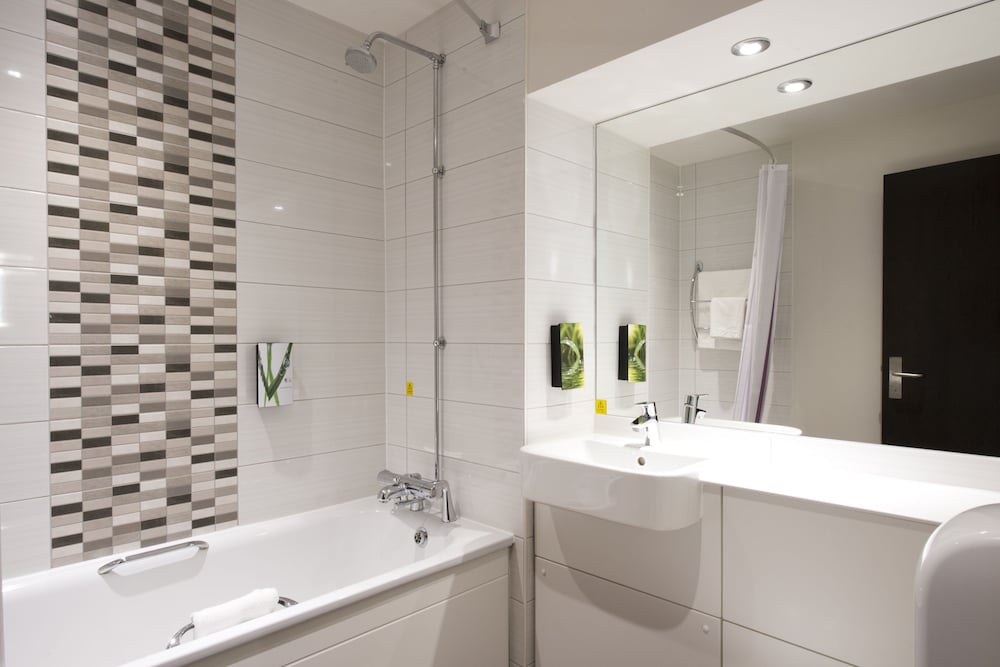 PREMIER INN BRISTOL SOUTH 41/41